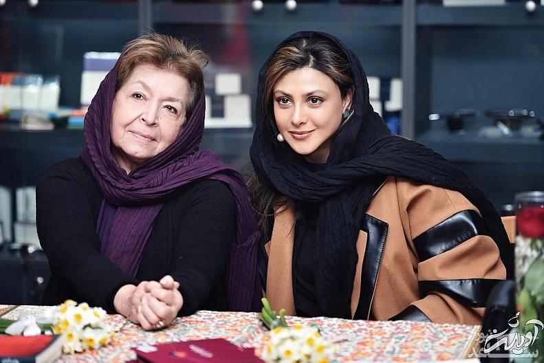 آزاده صمدی و لیلی گلستانی